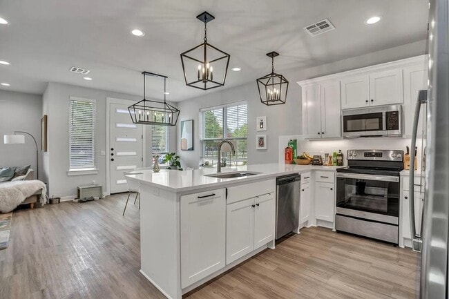 Building Photo - 2318 S 4th St