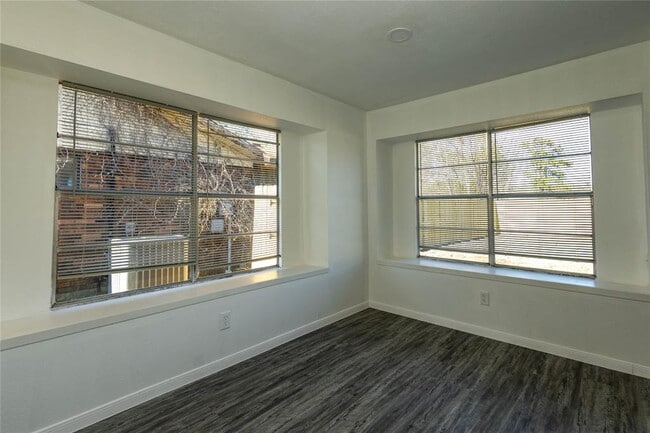 Building Photo - 5720 Meadowview Rd