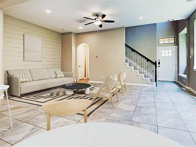 Building Photo - 118 Cheswood Forest Dr