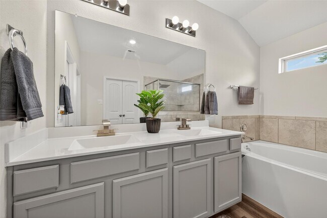 Building Photo - 15950 Boom Dr