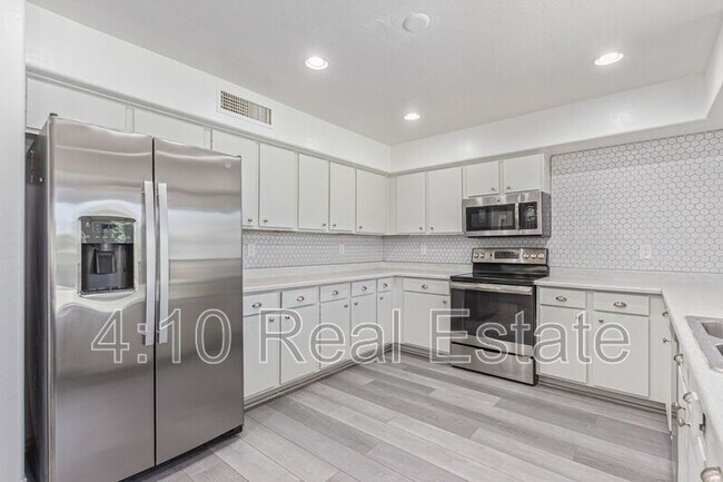 Building Photo - 1531 E Vaughn Ave