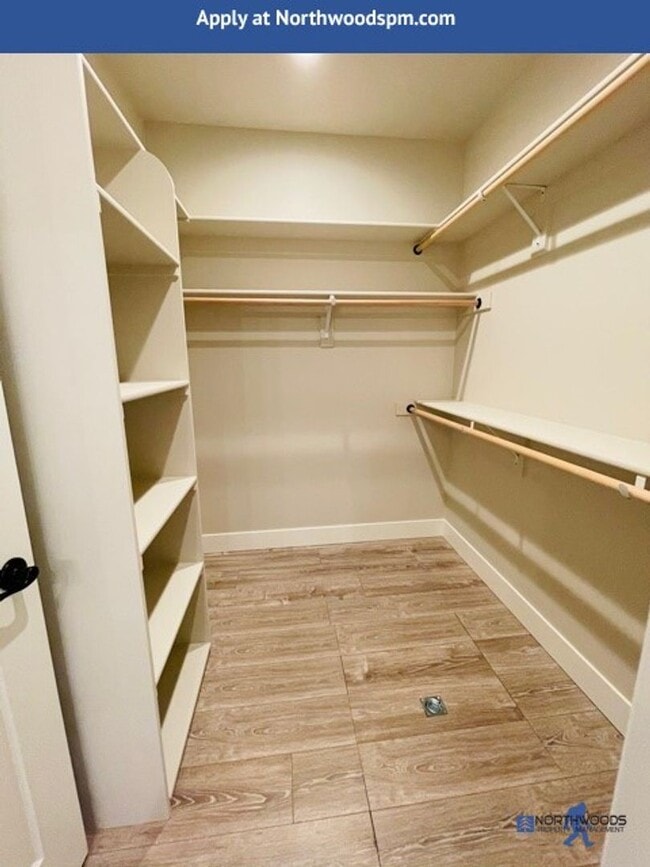 Building Photo - Newer Gorgeous Home in Desirable Neighborhood
