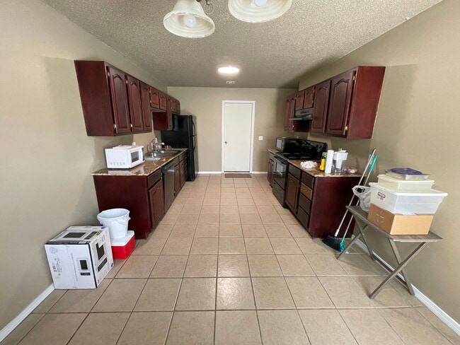 Building Photo - 289 N C St