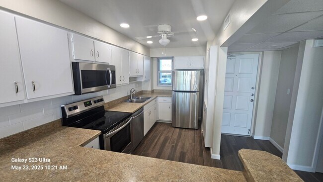 Building Photo - Beautiful Views Direct Ocean Front Condo