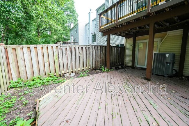 Building Photo - 6626 Birchleigh Way