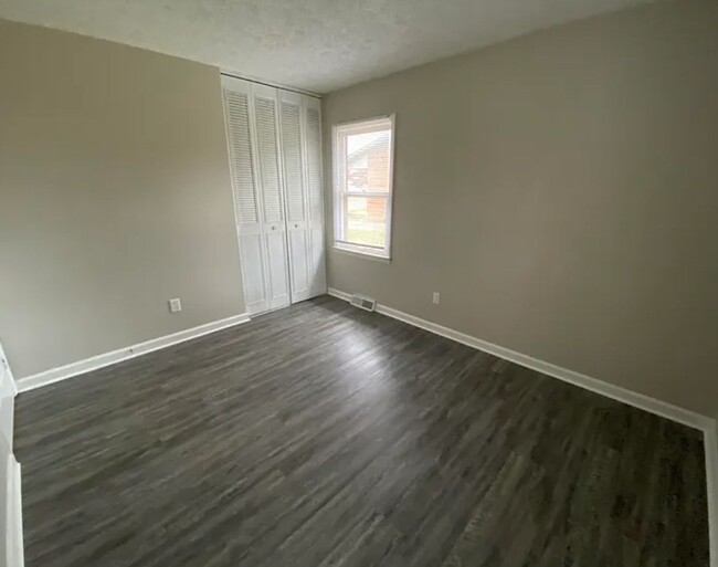 Building Photo - 2 Bedroom Duplex in Popular Lexington Loca...