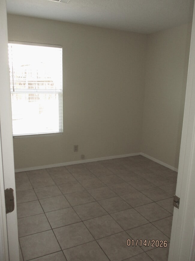 Building Photo - 1409 Alder Dr NE