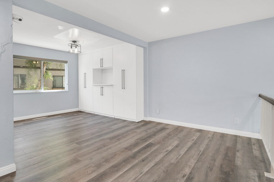 Family Room - Dining Room - 9000 Vanalden Ave