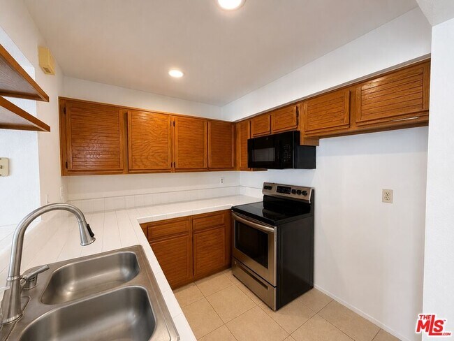 Building Photo - 1158 Tivoli Ln