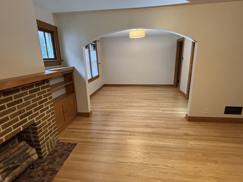 arched opening to dining room - 174 Dixon St