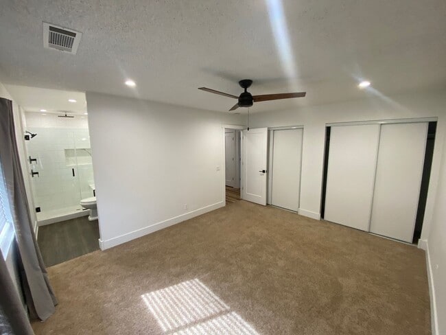 Building Photo - Must see! Conveniently located 3 bedroom with pets considered