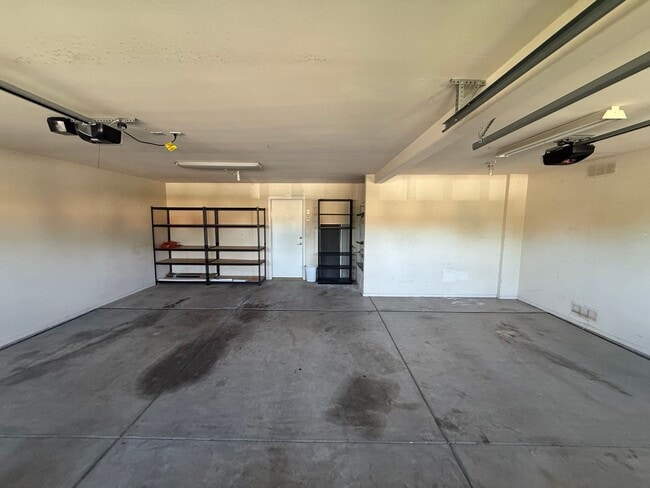 Building Photo - Elegant 3-Bedroom Home in Seven Oaks