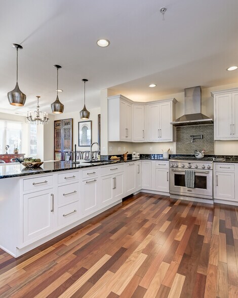 Building Photo - 621 Ponte Villas N