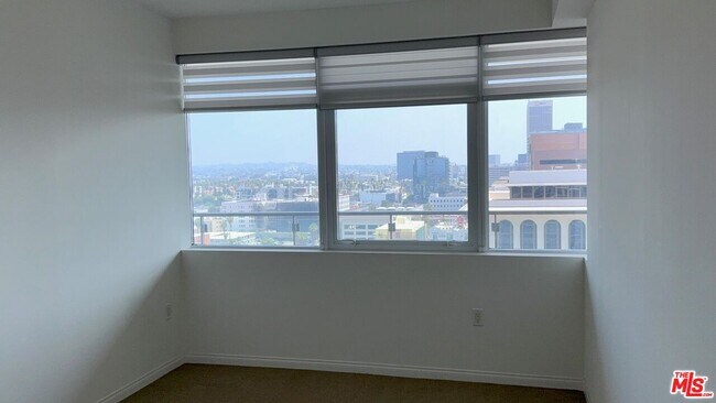 Building Photo - 3785 Wilshire Blvd