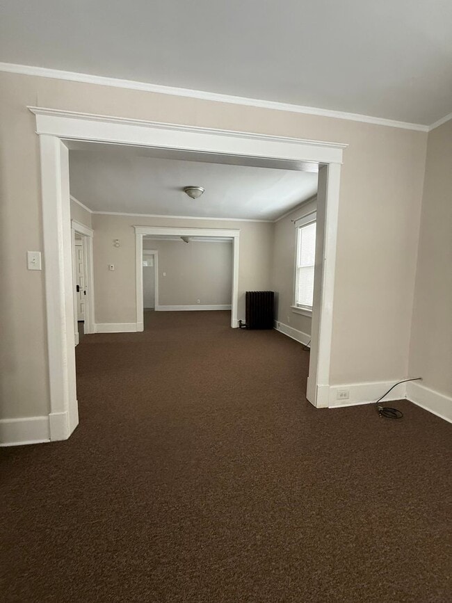 Building Photo - 353 Division St