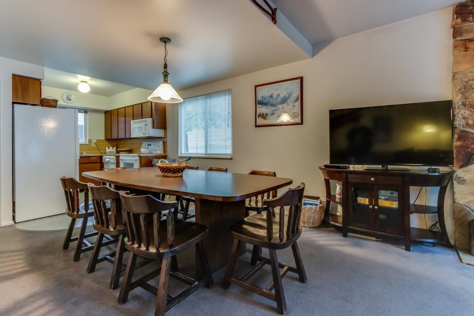 Building Photo - 3298 E Fort Union Blvd