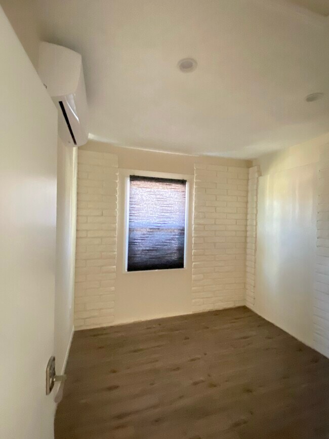Building Photo - 1411 Coble Ave