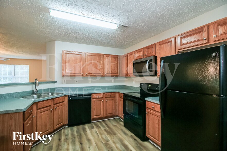 Building Photo - 7424 Garnet Dr