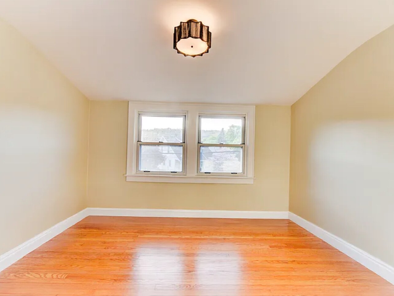 Building Photo - 213 4th Ave