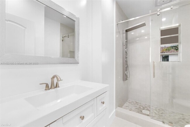 Building Photo - 5 br, 5.5 bath House - 4436 Alton Rd