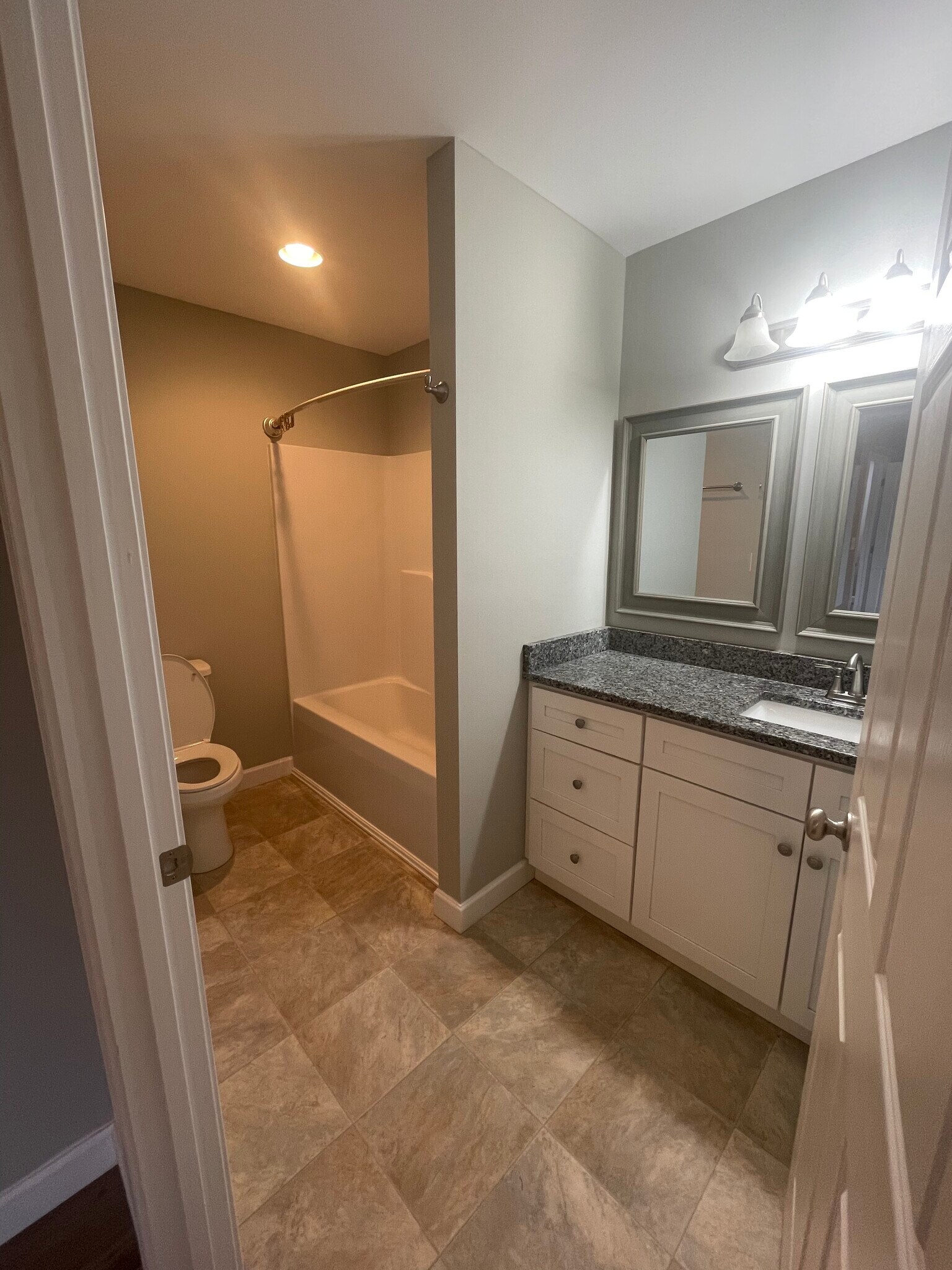 Building Photo - 176 Ridge Pointe Dr