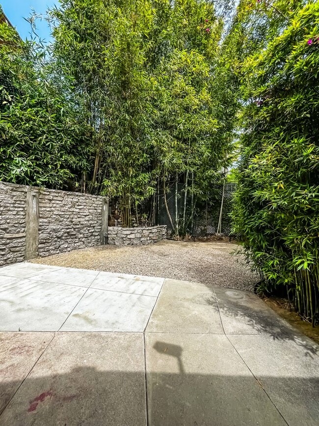 Building Photo - Unbelievable Stand-Alone 2-Bedroom House in Prime West Hollywood Hills