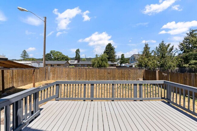 Building Photo - Updated 3 bedroom home with garage