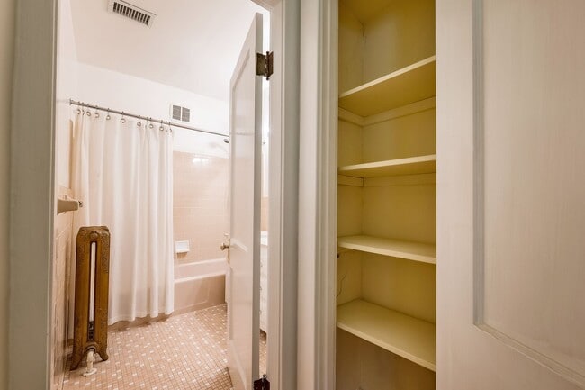 Building Photo - Classic Chevy Chase Charm in NW DC Availab...