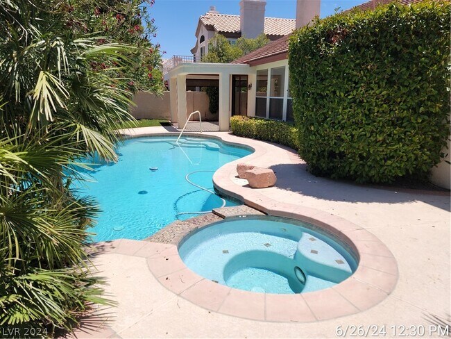 Building Photo - 2700 Copper Cove Dr
