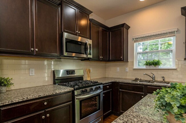 Building Photo - Stunning 4-Bed Home in Wendell with Granit...