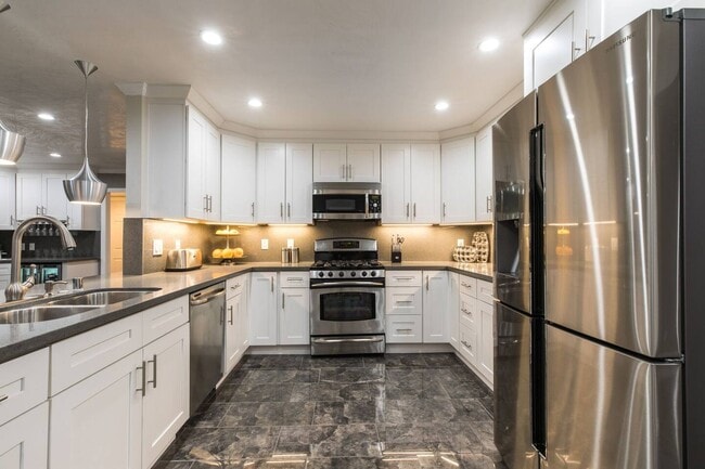 Building Photo - 9020 Moss Creek Cir