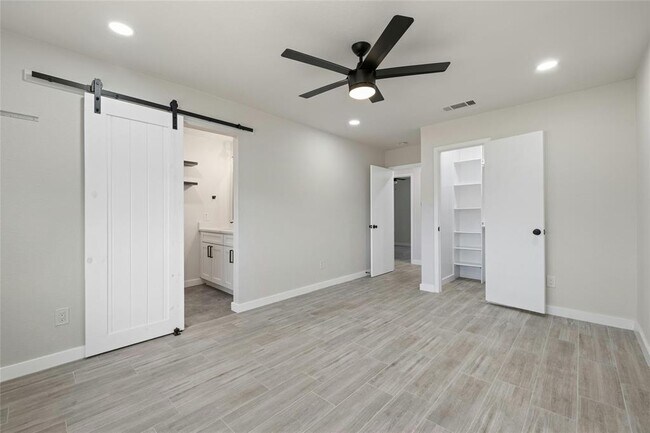 Building Photo - 1400 Bellmar Dr