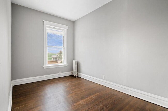 Building Photo - 1 bedroom in Chicago IL 60302