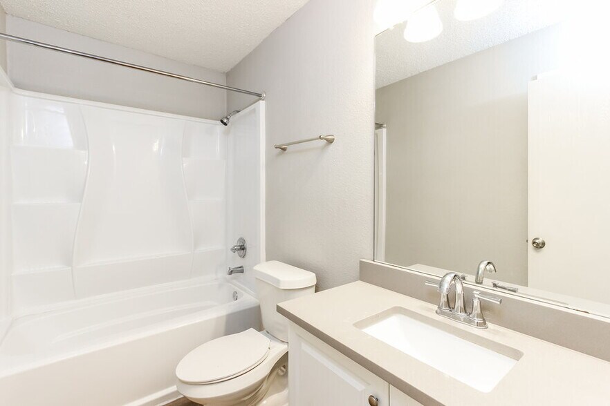 Building Photo - 1104 Beechwood Dr
