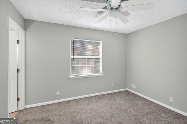 Building Photo - 107 Navajo Ct