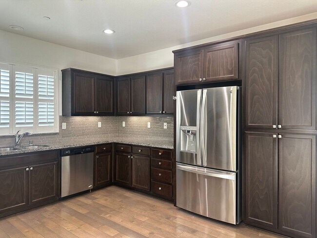 Building Photo - Beautiful Newer Home, Very Clean- Move In ...