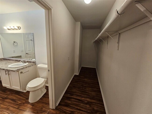 Building Photo - 5213 English Glade Dr