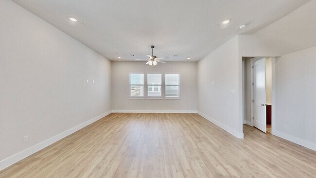 Building Photo - 832 Concan Dr