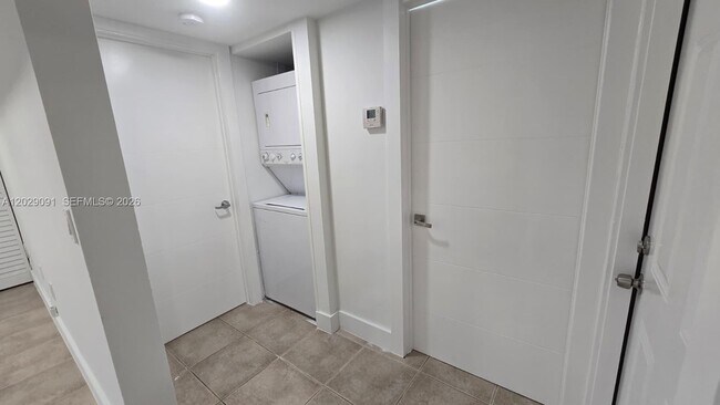 Building Photo - 6515 W 26th Dr