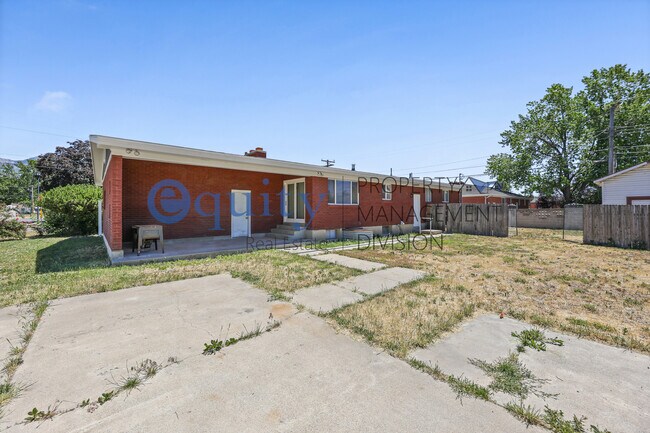 Building Photo - 8894 S 540 E