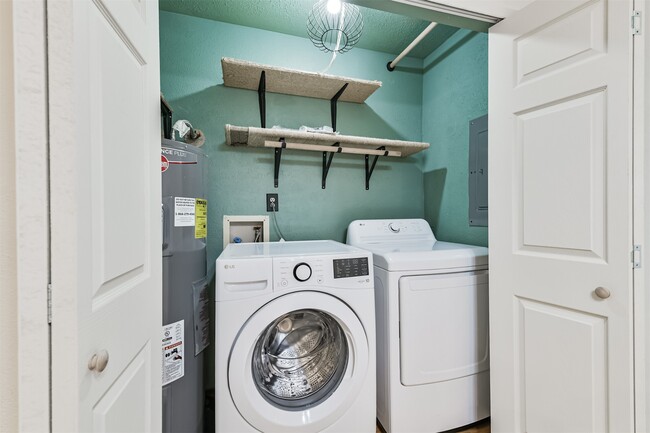 Building Photo - 24426 Rockin 7 Dr