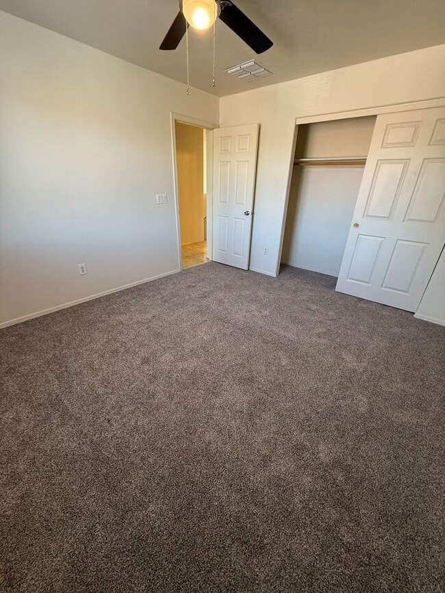 Building Photo - House For Rent