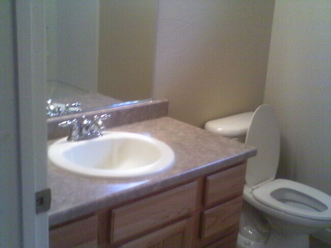 Building Photo - 3 BR 2 B 2CG 1286SF Artistic home Cabezon Area