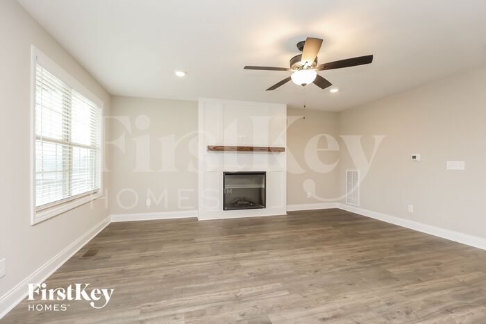 Building Photo - 719 Banister Dr