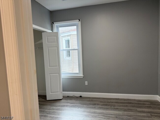 Building Photo - 25 Normandy Pl