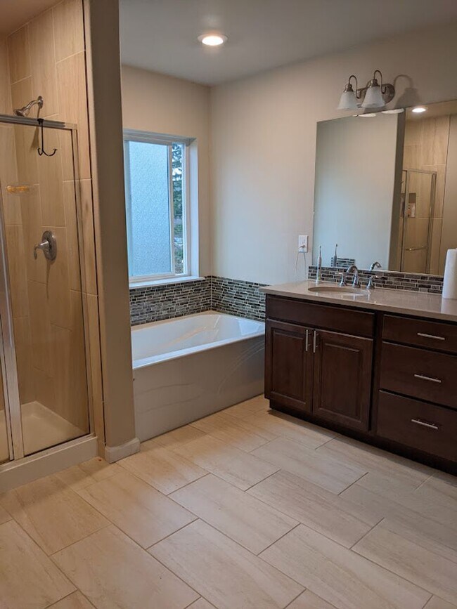 Building Photo - Northshore, Bothell, Millcreek 4 bedroom Home Special offer!