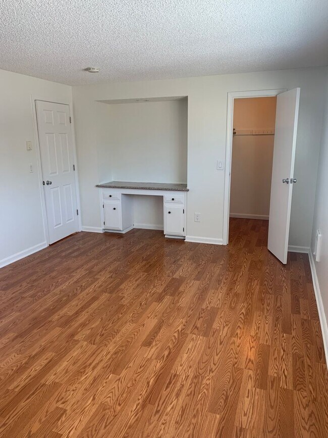 Building Photo - Gary Apartments | Two Bedroom Townhouse Un...