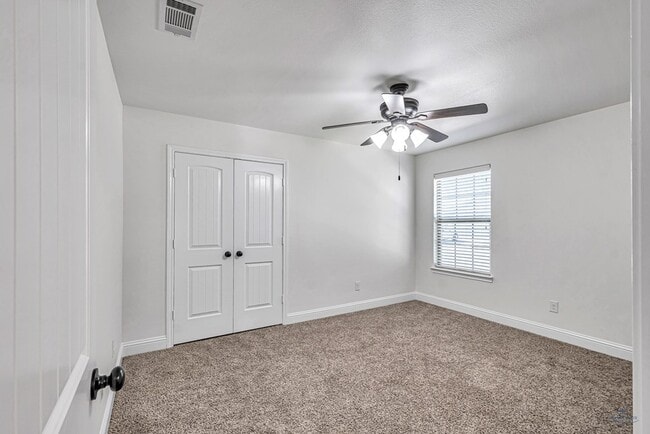 Building Photo - 410 E 97th St