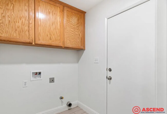 Building Photo - Spacious 4BD/2BA Home in Bakersfield (93312) – Garage, Fireplace & Pet-Friendly!