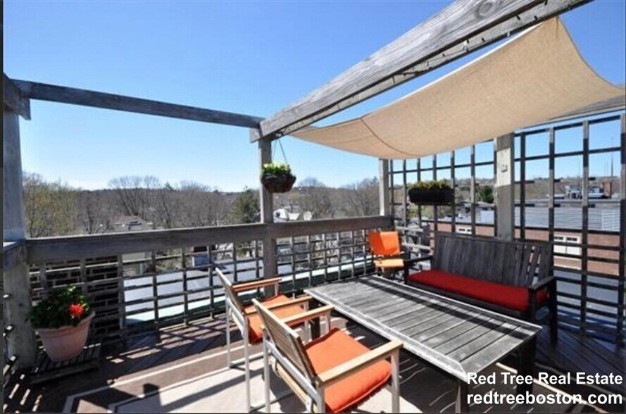 Building Photo - 336 Washington St